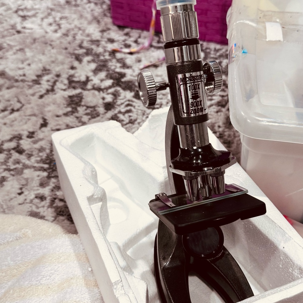 Vintage Microscope Set with Light & Projector - Picture 3 of 9